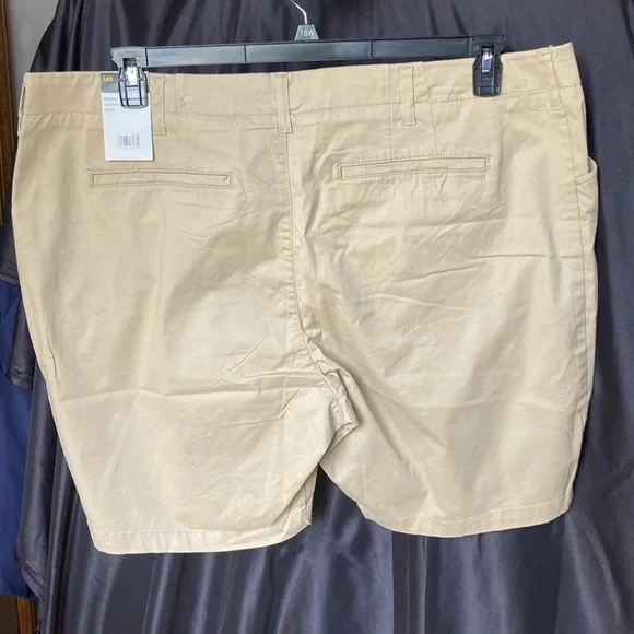 Lee Bermuda short regular fit midrise with 9 in inseam safari tan 24W - Picture 15 of 17